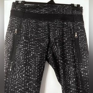 Lulu 7/8 drawstring pants.